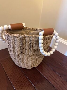 Beaded Handle Woven Straw Bucket Bag in Natural and White